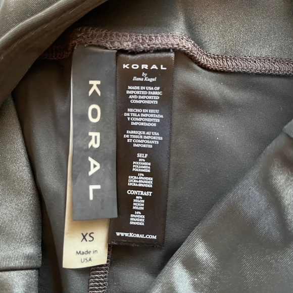 Koral New without tags Gunmetal Black Shiny Forge Mid Rise Leggings Size XS - Picture 4 of 4